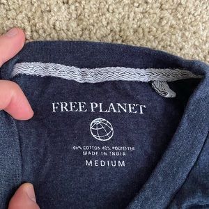 Free Planet Men’s T-Shirt (Medium)